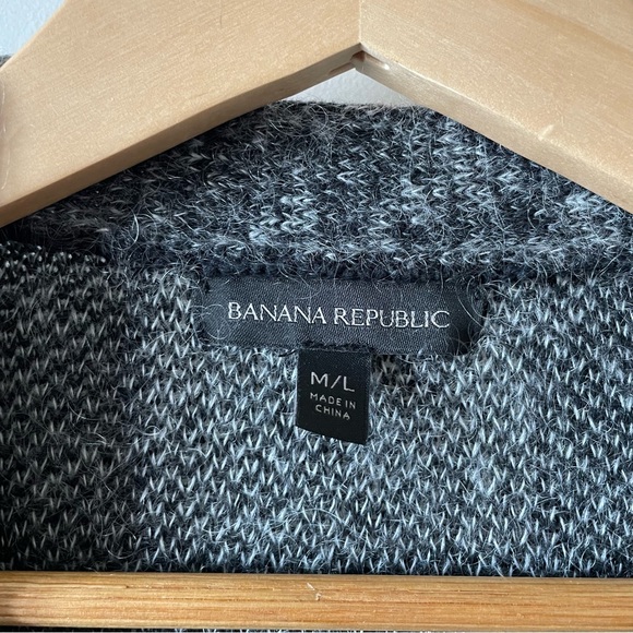 Banana Republic Fuzzy Buffalo Plaid Sweater Cape Size M/L - Picture 4 of 6